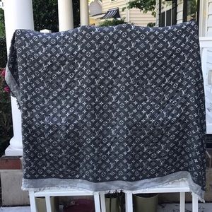 Authentic LV scarf/shaw!. Excellent condition!